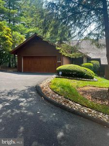 2749 Woodlake Rd