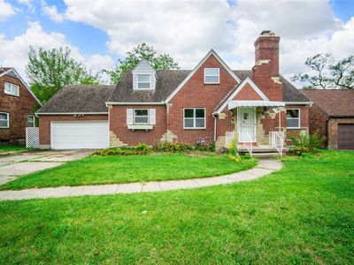 1546 Earlham Dr