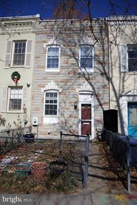 650 E St SE