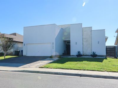 317 John Irving Dr
