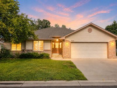 705 E Harbor Cir