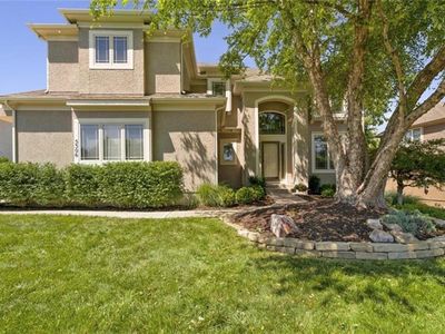 5306 W 165th Ter