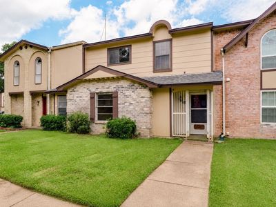 2325 Overland Ln