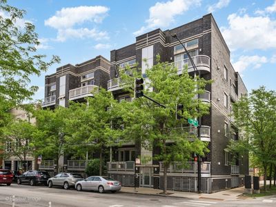 3559 W Montrose Ave #1W