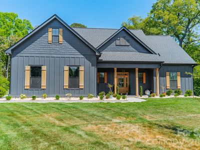 5201 Meadowland Pkwy