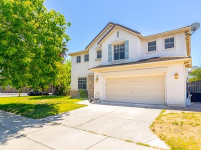 3724 Macadamia Ln
