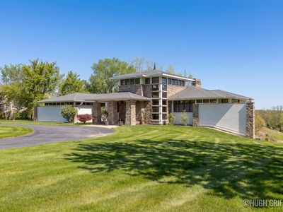 899 Skyevale Dr NE