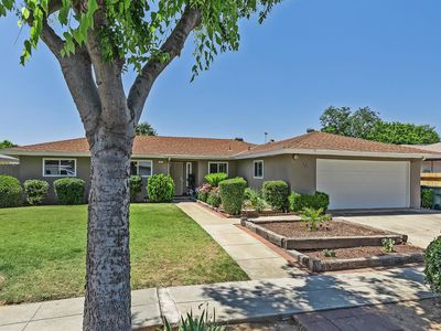 521 E Escalon Ave