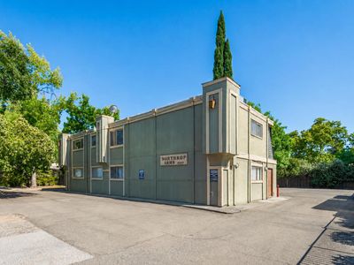 2520 Northrop Ave