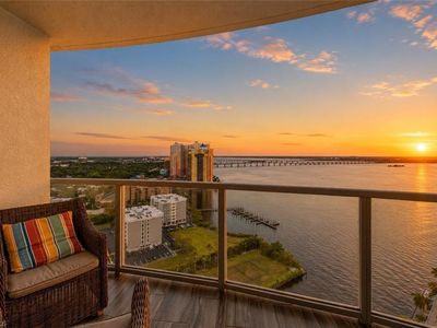 3000 Oasis Grand BLVD #2205
