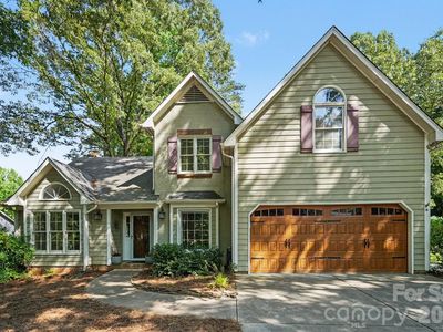 3032 Oakcroft Dr
