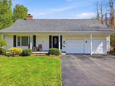 7279 Selden Rd