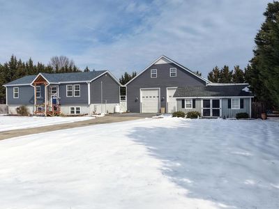 125 Dickens Ln
