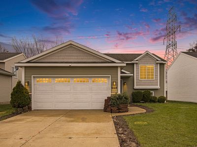 668 Silverbrook Dr SE