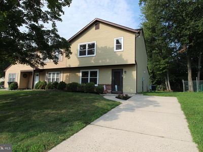 93 Greenwich Dr