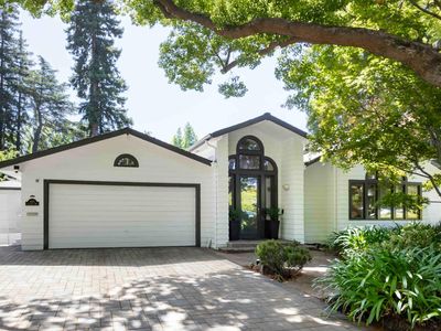 425 Claremont Way