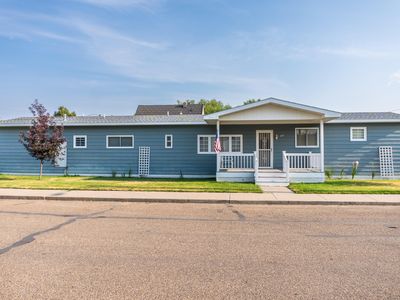 212 10th St W