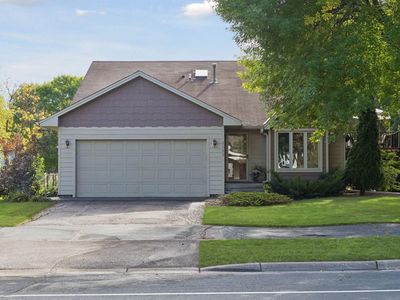 8952 Pineview Ln N