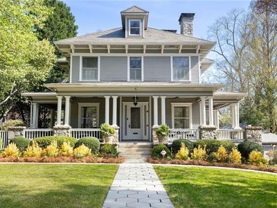 205 Peachtree Cir NE