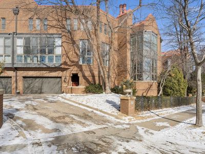 1212 Mount Curve Ave