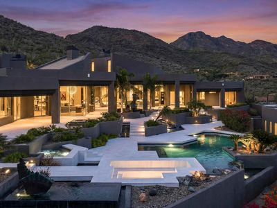 10324 E Calle De Las Brisas