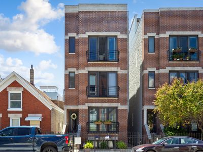 2449 W Augusta Blvd #3