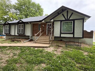 Property at 477 NW Weschester Ct, Blue Springs, MO