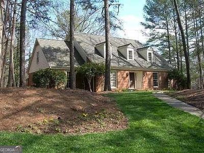 7085 Glenridge Dr