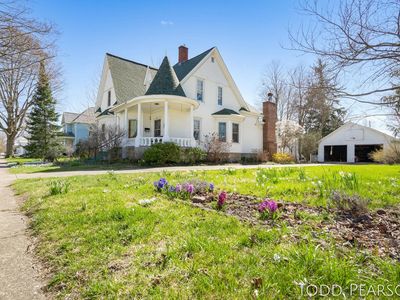 414 Lincoln Lake Ave SE