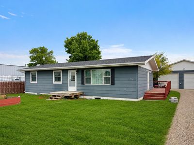 218 2nd St E