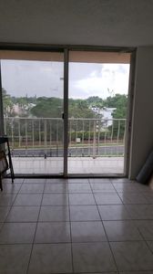 500 Executive Center Dr APT 4E