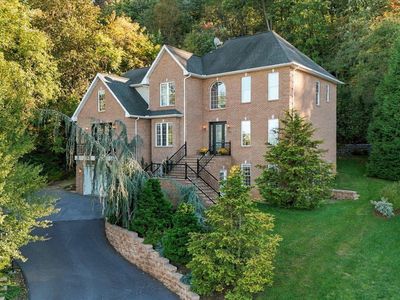 206 Blue Stone Hills Dr