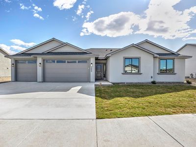 2906 E Helena St