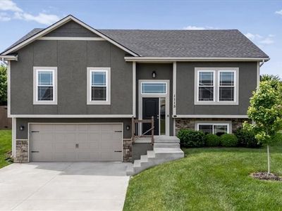 Property at 1115 SW 10th Ter, Oak Grove, MO