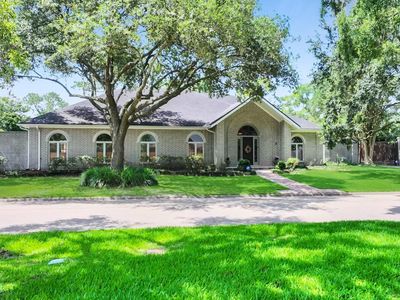 3 Bayou Bend Dr