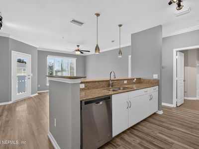 8290 GATE Parkway W #817