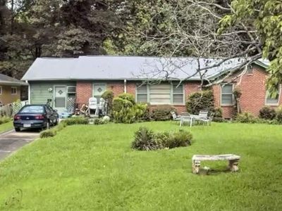 1805 Sandringham Dr SW