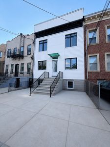 291 New York Ave #4