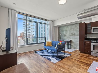 1111 S Grand Ave APT 817