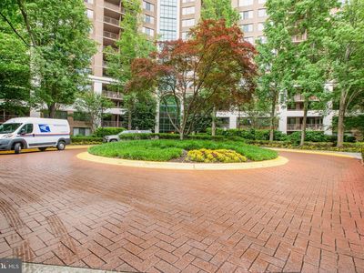 10101 Grosvenor Pl APT 2006