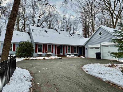 4809 Moorland Ct