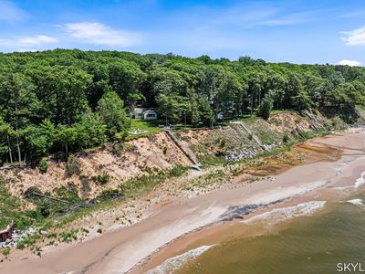 2121 N Scenic Dr