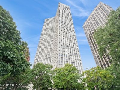 2626 N Lakeview Ave APT 1002