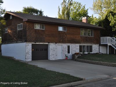 Property at 707 6th Ave W, Lemmon, SD