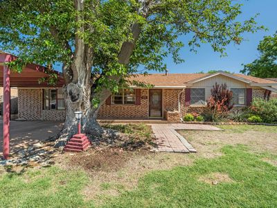 Property at 612 W Rebecca Ave, Iowa Park, TX