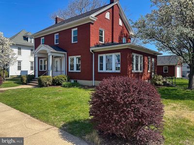 36 N College St