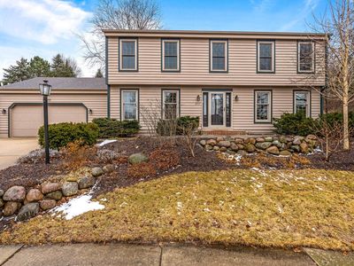 2717 Chatsworth CIRCLE