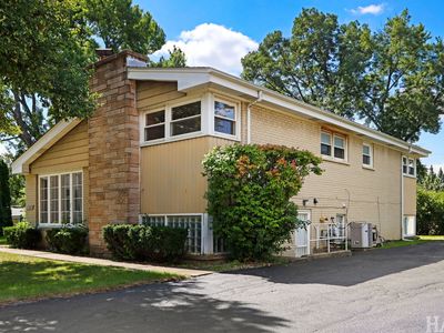 Property at 412 Warren Rd, Glenview, IL