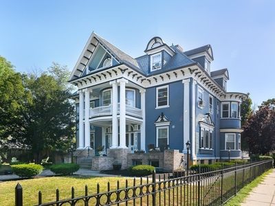 38 Pleasant St APT 2