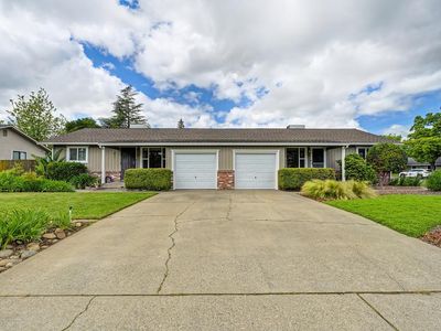1059 Evelyn Ln